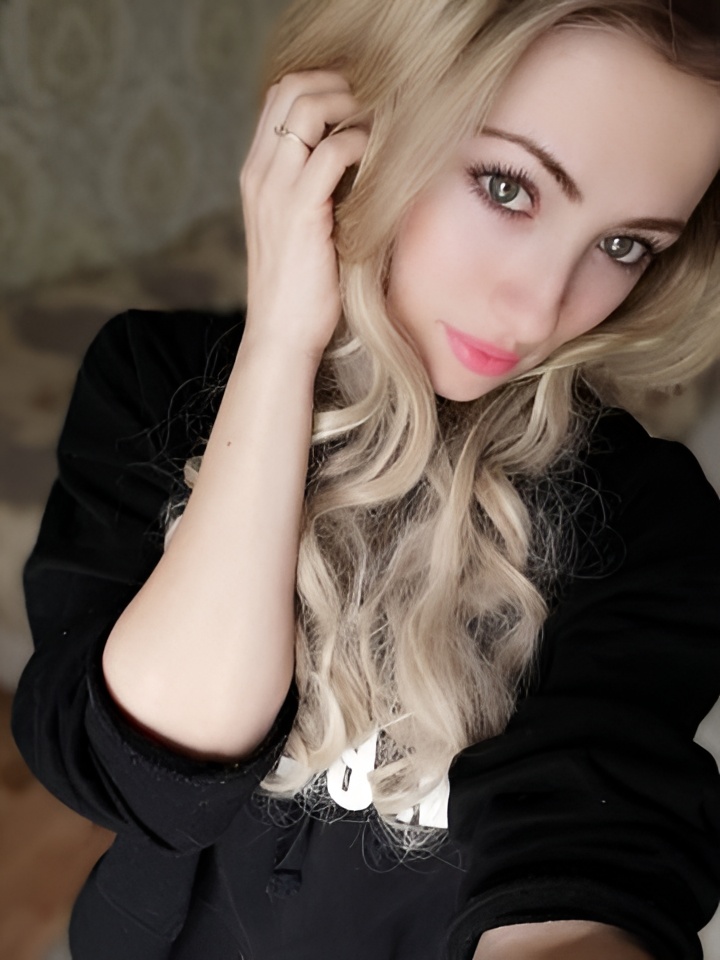 Оксана привлекальеная девушка из Минеральных вод цена от 2000 руб